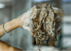 die richtige Reinigung für Locken
